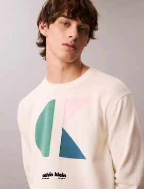Klasyczny sweter z nadrukiem w stylu color block