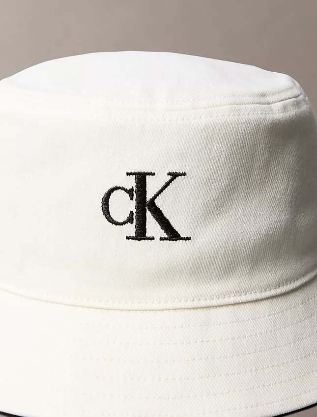 Kompaktowa czapka z daszkiem z Monogramem Kompaktowa czapka z daszkiem z Monogramem