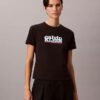 Kontrastowa koszulka slim fit z nadrukiem logo Kontrastowa koszulka slim fit z nadrukiem logo