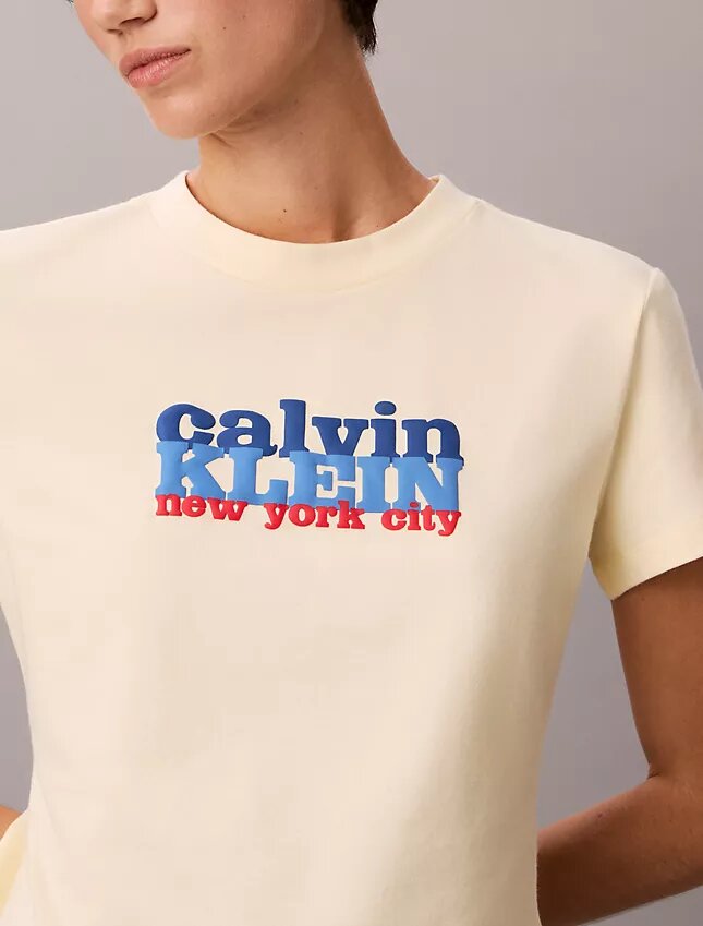 Kontrastowa koszulka slim fit z nadrukiem logo Kontrastowa koszulka slim fit z nadrukiem logo