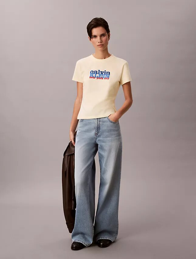 Kontrastowa koszulka slim fit z nadrukiem logo Kontrastowa koszulka slim fit z nadrukiem logo