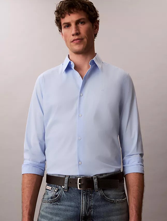 Koszula z guzikami o dopasowanym kroju z elastycznej tkaniny Koszula z guzikami o dopasowanym kroju z elastycznej tkaniny