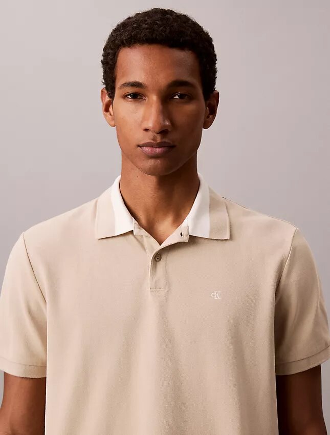 Koszulka polo z kołnierzykiem w stylu colorblock z pikowanej tkaniny Koszulka polo z kołnierzykiem w stylu colorblock z pikowanej tkaniny