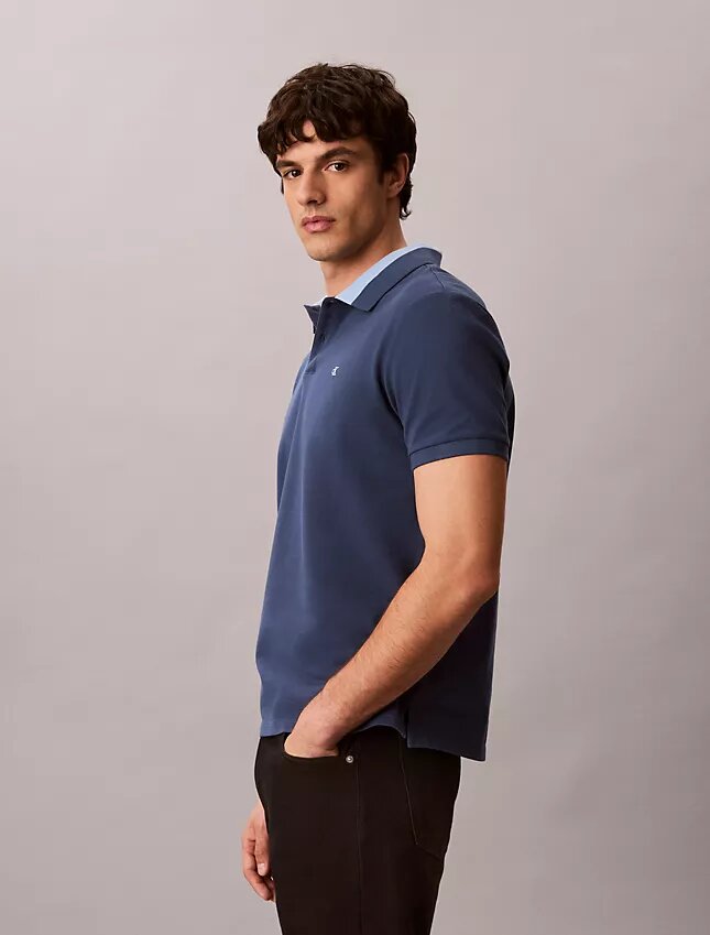 Koszulka polo z kołnierzykiem w stylu colorblock z pikowanej tkaniny Koszulka polo z kołnierzykiem w stylu colorblock z pikowanej tkaniny