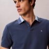 Koszulka polo z kołnierzykiem w stylu colorblock z pikowanej tkaniny Koszulka polo z kołnierzykiem w stylu colorblock z pikowanej tkaniny
