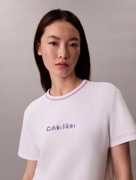 Koszulka slim fit z haftowanym logo