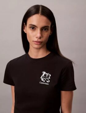 Koszulka slim fit z nadrukiem kwiatowym
