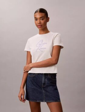 Koszulka slim fit z wypukłym logo