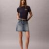 Koszulka slim fit z zakrzywionym logo Koszulka slim fit z zakrzywionym logo
