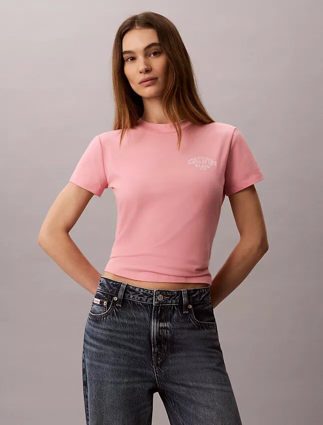 Koszulka slim fit z zakrzywionym logo Koszulka slim fit z zakrzywionym logo