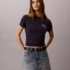 Koszulka slim fit z zakrzywionym logo Koszulka slim fit z zakrzywionym logo