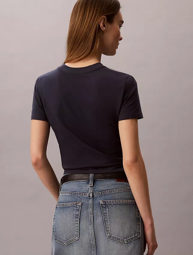 Koszulka slim fit z zakrzywionym logo Koszulka slim fit z zakrzywionym logo
