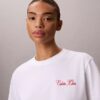 Koszulka z nadrukiem Calvin Klein w stylu kursywnym