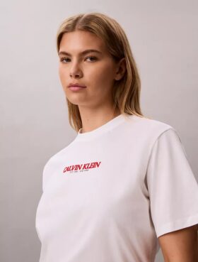 Koszulka z nadrukiem logo Calvin Klein o prostym kroju