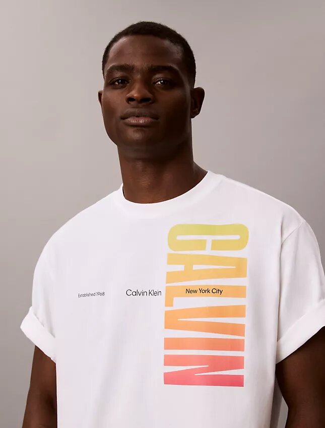 Koszulka z odważnym logo Pride Koszulka z odważnym logo Pride