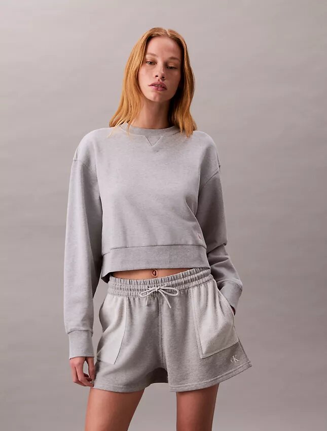 Krótka bluza z francuskiej dzianiny frotte o luźnym kroju Krótka bluza z francuskiej dzianiny frotte o luźnym kroju
