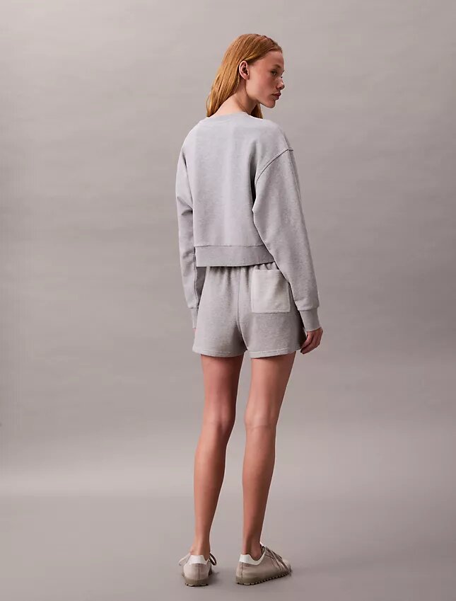Krótka bluza z francuskiej dzianiny frotte o luźnym kroju Krótka bluza z francuskiej dzianiny frotte o luźnym kroju