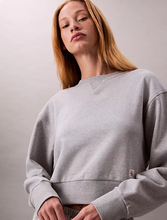Krótka bluza z francuskiej dzianiny frotte o luźnym kroju Krótka bluza z francuskiej dzianiny frotte o luźnym kroju
