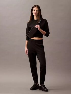Krótka bluza z okrągłym dekoltem