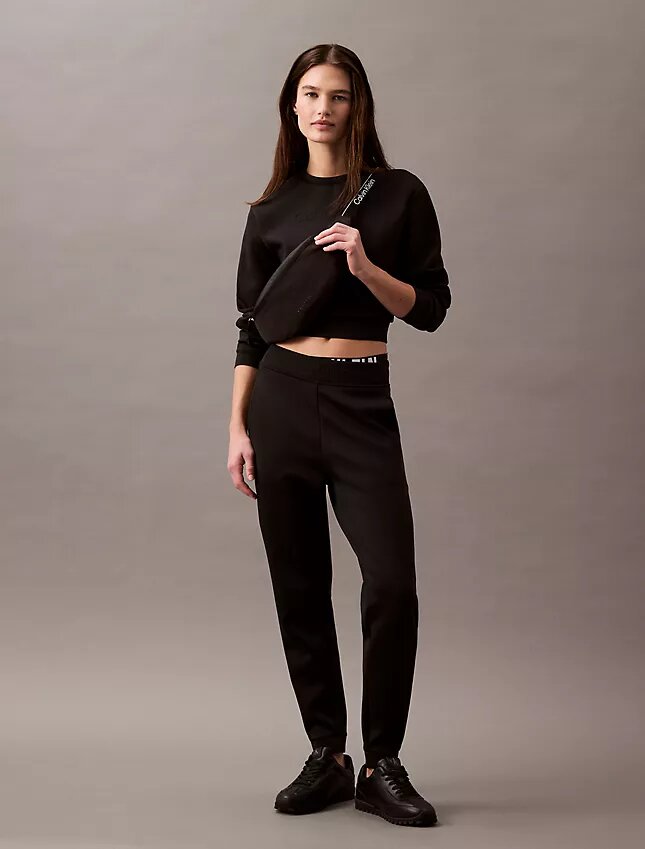 Krótka bluza z okrągłym dekoltem Krótka bluza z okrągłym dekoltem