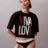 Krótka koszulka o luźnym kroju Marc Hundley Pride Viva Love Krótka koszulka o luźnym kroju Marc Hundley Pride Viva Love