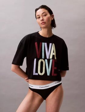 Krótka koszulka o luźnym kroju Marc Hundley Pride Viva Love