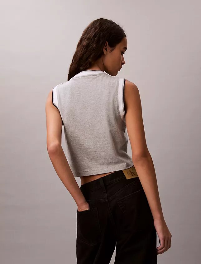 Krótki top bez rękawów z Monogramem Krótki top bez rękawów z Monogramem