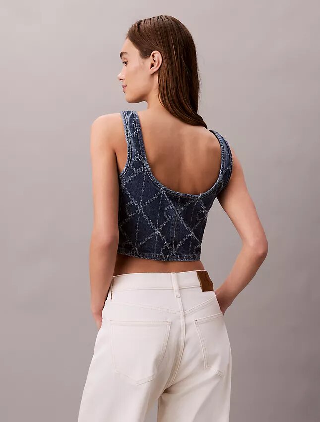 Krótki top z denimowym nadrukiem Monogramu Krótki top z denimowym nadrukiem Monogramu