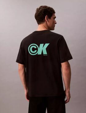 Luźna koszulka z nadrukiem logo z chłodzącej dzianiny pique