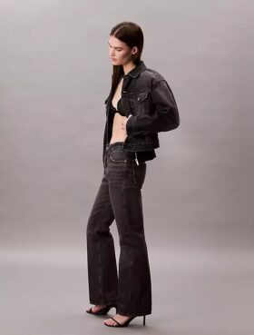 Luźne jeansy typu bootcut