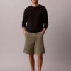 Luźne szorty chino w stylu lat 90. Luźne szorty chino w stylu lat 90.