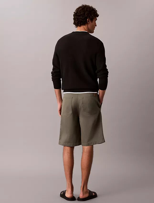 Luźne szorty chino w stylu lat 90. Luźne szorty chino w stylu lat 90.