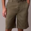 Luźne szorty chino w stylu lat 90. Luźne szorty chino w stylu lat 90.