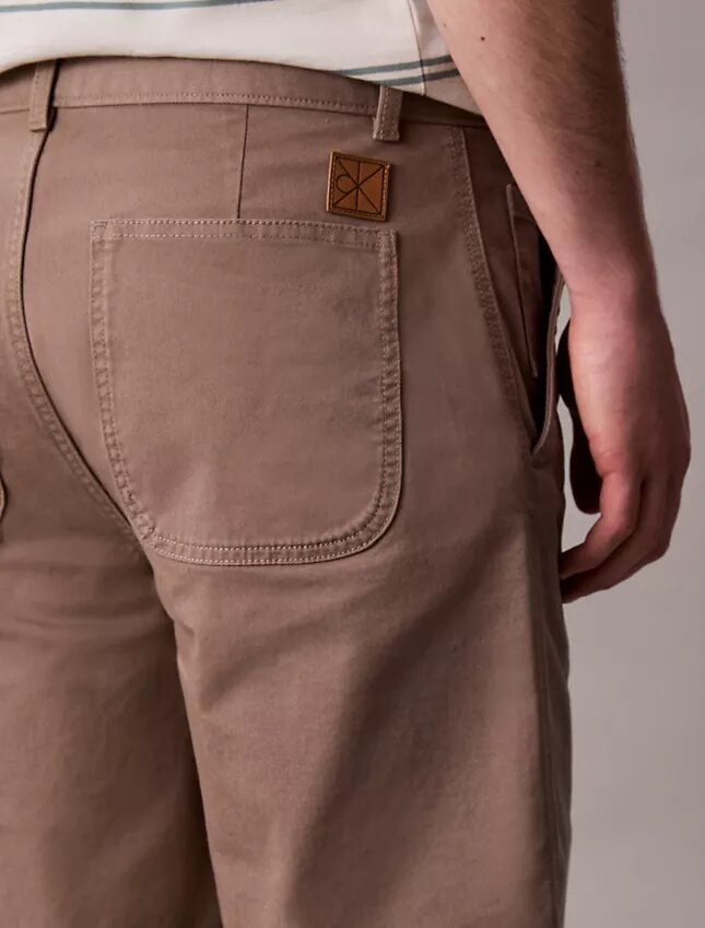 Luźne szorty chino w stylu lat 90. Luźne szorty chino w stylu lat 90.