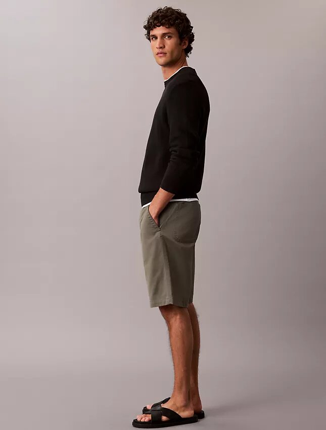 Luźne szorty chino w stylu lat 90. Luźne szorty chino w stylu lat 90.