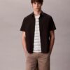 Luźne szorty chino w stylu lat 90. Luźne szorty chino w stylu lat 90.