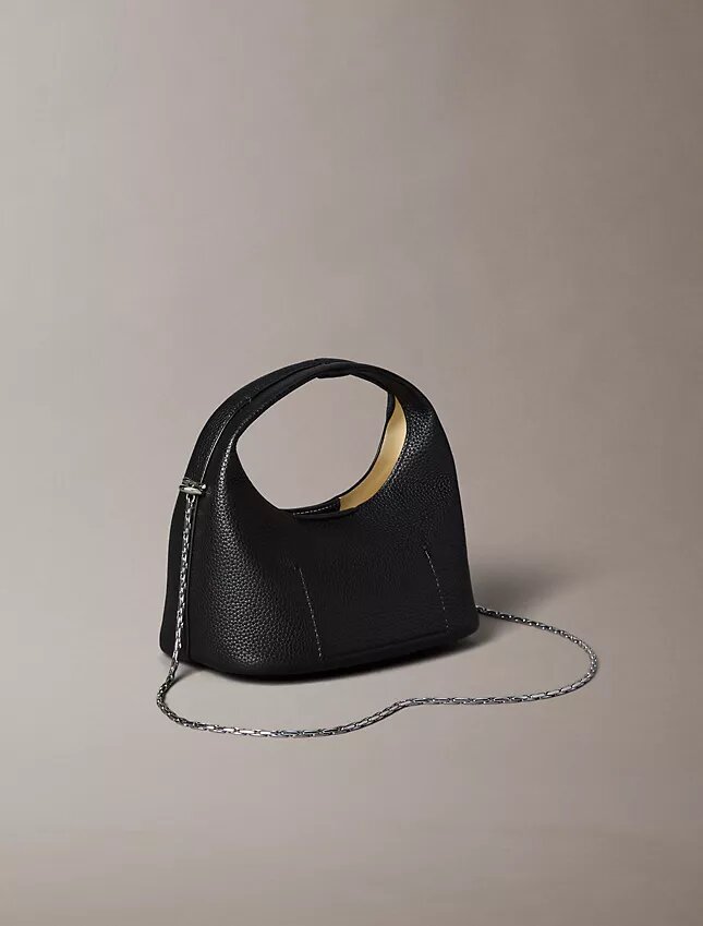 Mała torba typu slouchy z fakturą typu pebble Mała torba typu slouchy z fakturą typu pebble
