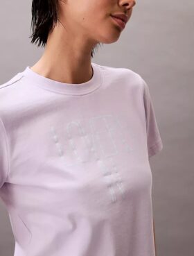 Marc Hundley Pride Lovers w koszulce typu baby tee