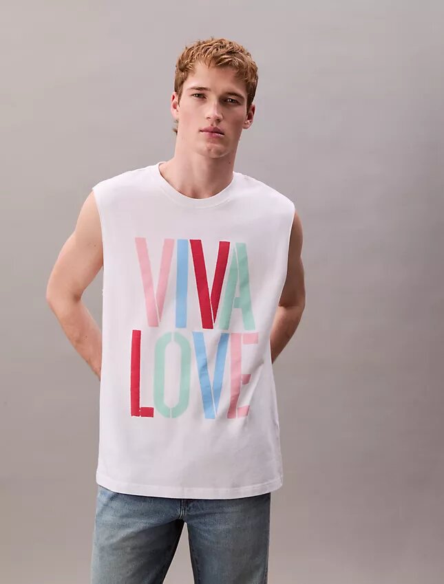 Marc Hundley Pride Viva Love Top bez rękawów o luźnym kroju Marc Hundley Pride Viva Love Top bez rękawów o luźnym kroju