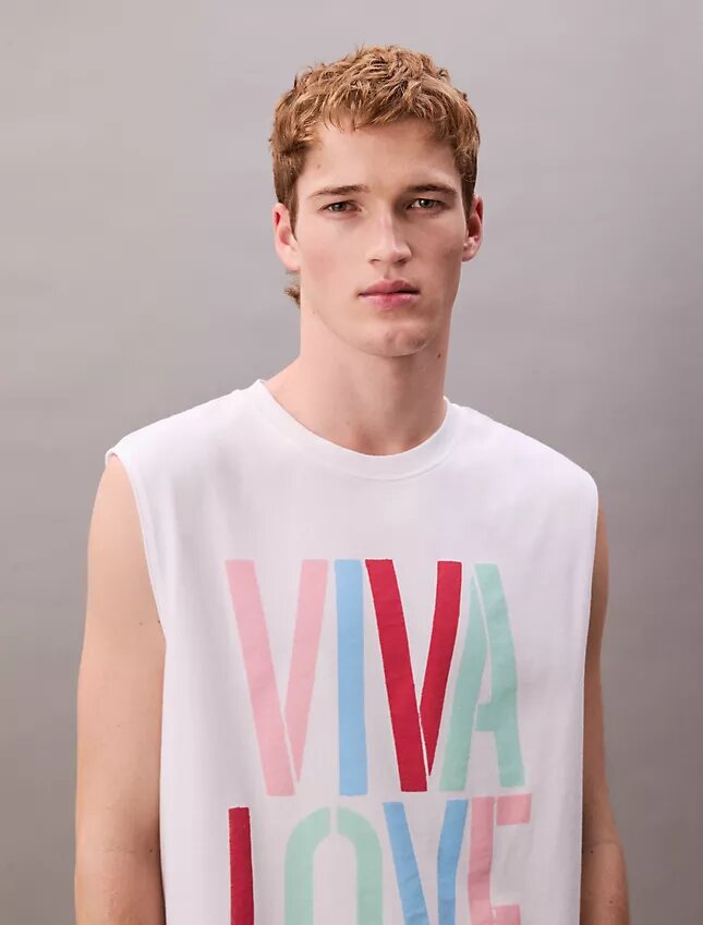 Marc Hundley Pride Viva Love Top bez rękawów o luźnym kroju Marc Hundley Pride Viva Love Top bez rękawów o luźnym kroju