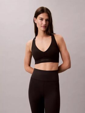Miękki sportowy biustonosz o średnim stopniu wsparcia
