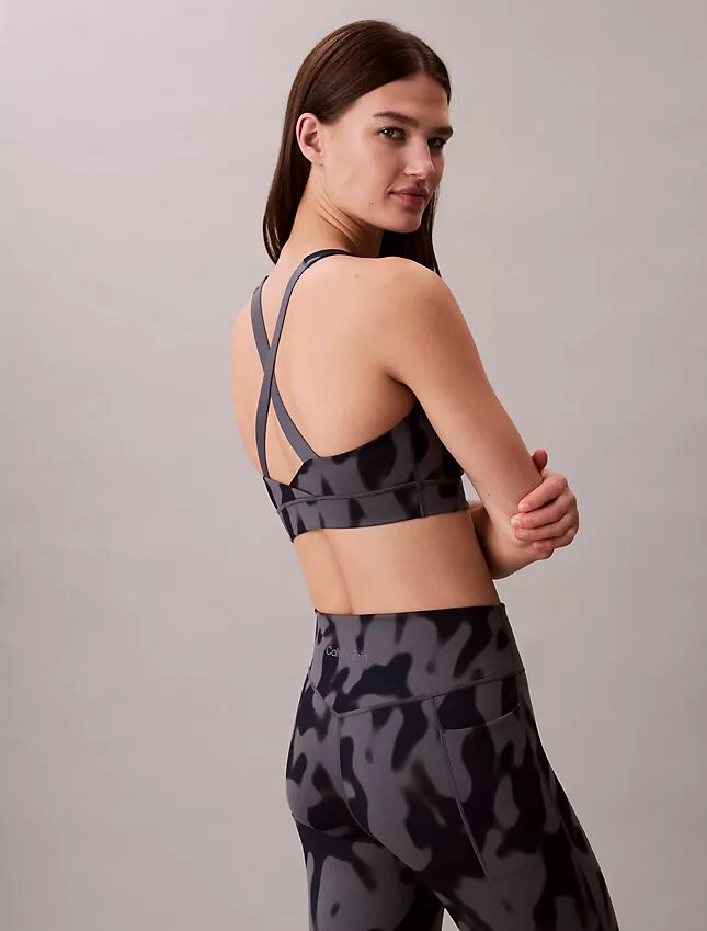Miękki sportowy biustonosz o średnim stopniu wsparcia Miękki sportowy biustonosz o średnim stopniu wsparcia