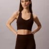 Miękki sportowy top z biustonoszem o niskim stopniu wsparcia Miękki sportowy top z biustonoszem o niskim stopniu wsparcia