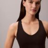 Miękki sportowy top z biustonoszem o niskim stopniu wsparcia Miękki sportowy top z biustonoszem o niskim stopniu wsparcia