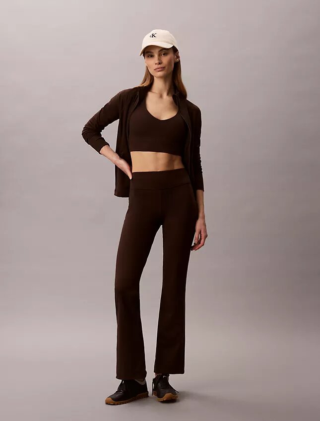 Miękki sportowy top z biustonoszem o niskim stopniu wsparcia Miękki sportowy top z biustonoszem o niskim stopniu wsparcia