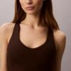 Miękki sportowy top z biustonoszem o niskim stopniu wsparcia Miękki sportowy top z biustonoszem o niskim stopniu wsparcia