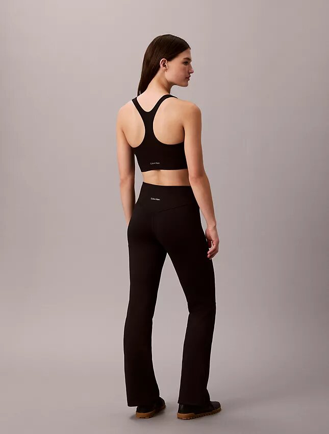 Miękki sportowy top z biustonoszem o niskim stopniu wsparcia Miękki sportowy top z biustonoszem o niskim stopniu wsparcia