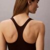 Miękki sportowy top z biustonoszem o niskim stopniu wsparcia Miękki sportowy top z biustonoszem o niskim stopniu wsparcia