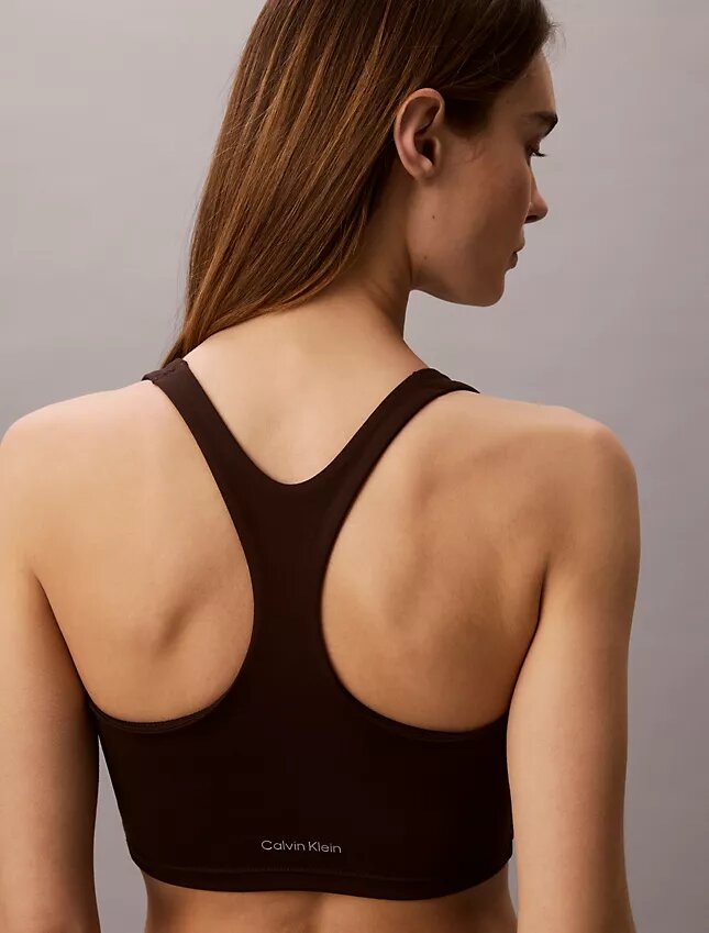 Miękki sportowy top z biustonoszem o niskim stopniu wsparcia Miękki sportowy top z biustonoszem o niskim stopniu wsparcia