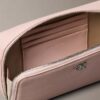 Minimalistyczna torba na aparat z monogramem Minimalistyczna torba na aparat z monogramem
